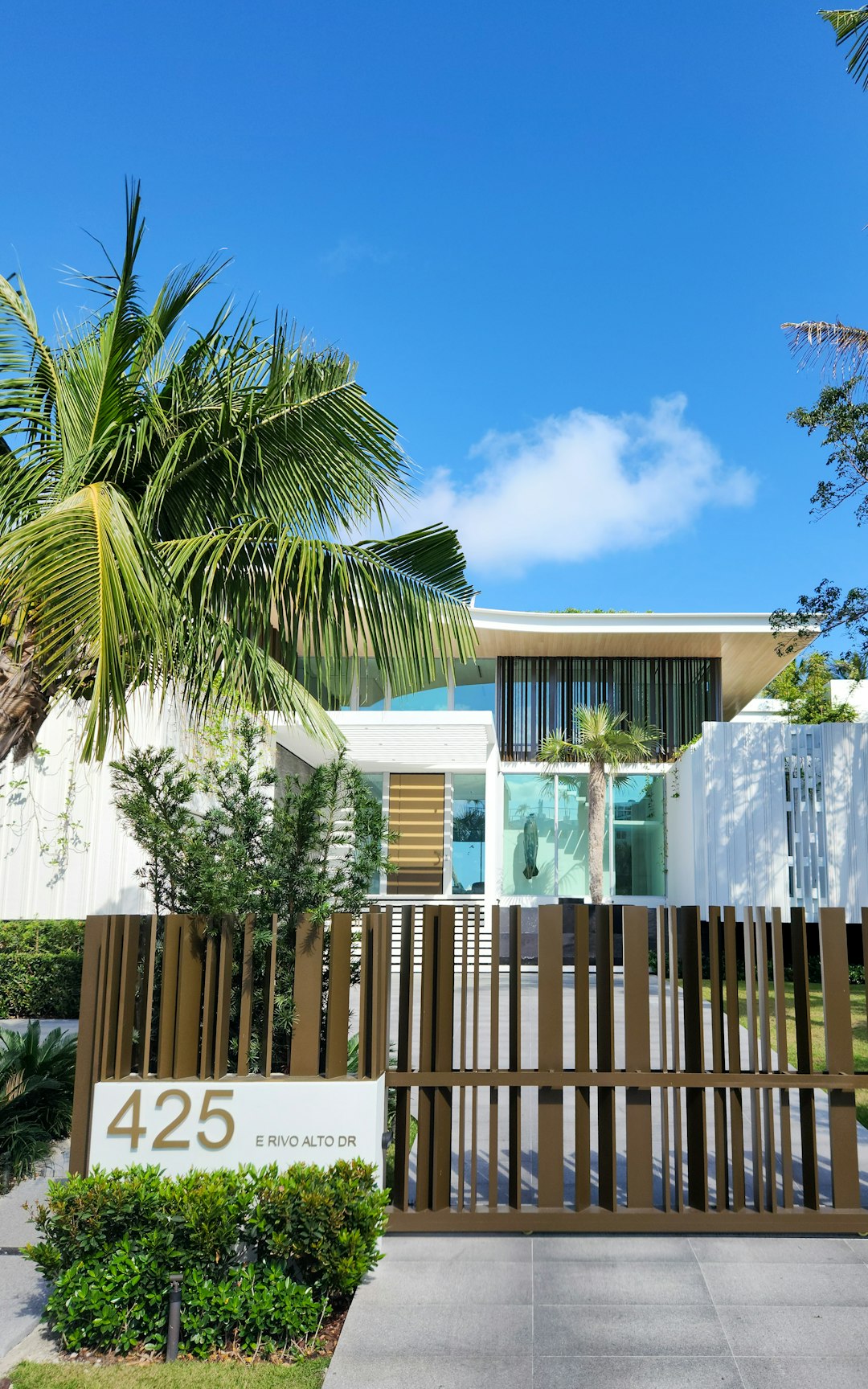 AR camera pointed at a Miami Beach home, showing its sale history on a floating card